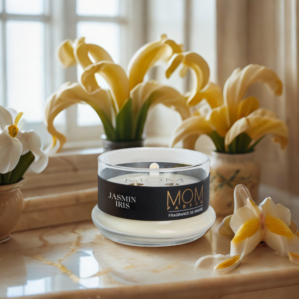 BOUGIE PARFUMÉE SIGNATURE JASMIN IRIS AVEC CLOCHE