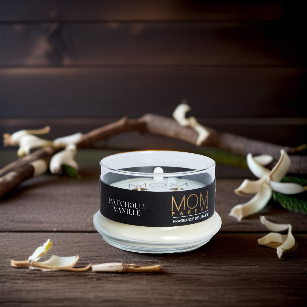 BOUGIE PARFUMÉE SIGNATURE PATCHOULI AMBRE VANILLE AVEC CLOCHE