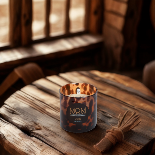 BOUGIE PARFUMÉE SAUVAGE CUIR TAILLE M